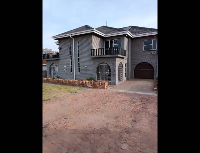 4 BEDROOM HOUSE FOR SALE IN ROTHDENE